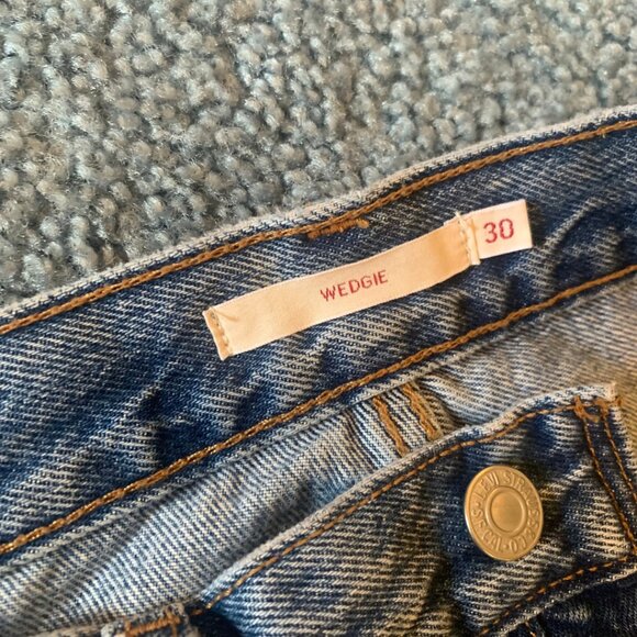 LEVI'S WEDGIE STRAIGHT BUTTON-FLY JEANS - SIZE 30 - Picture 4 of 13